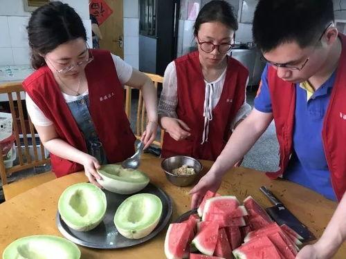 吃瓜娱乐圈爷爷奶奶,揭秘“吃瓜”爷爷奶奶的娱乐生活 第3张 吃瓜娱乐圈爷爷奶奶,揭秘“吃瓜”爷爷奶奶的娱乐生活 第3张